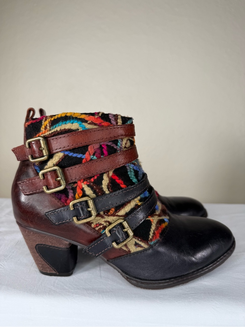 L'Artiste Spring Step Redding Colorful Embroidered Heeled Ankle Boots Booties 37